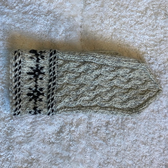 Wool Hand Knit Mittens - Picture 4 of 4
